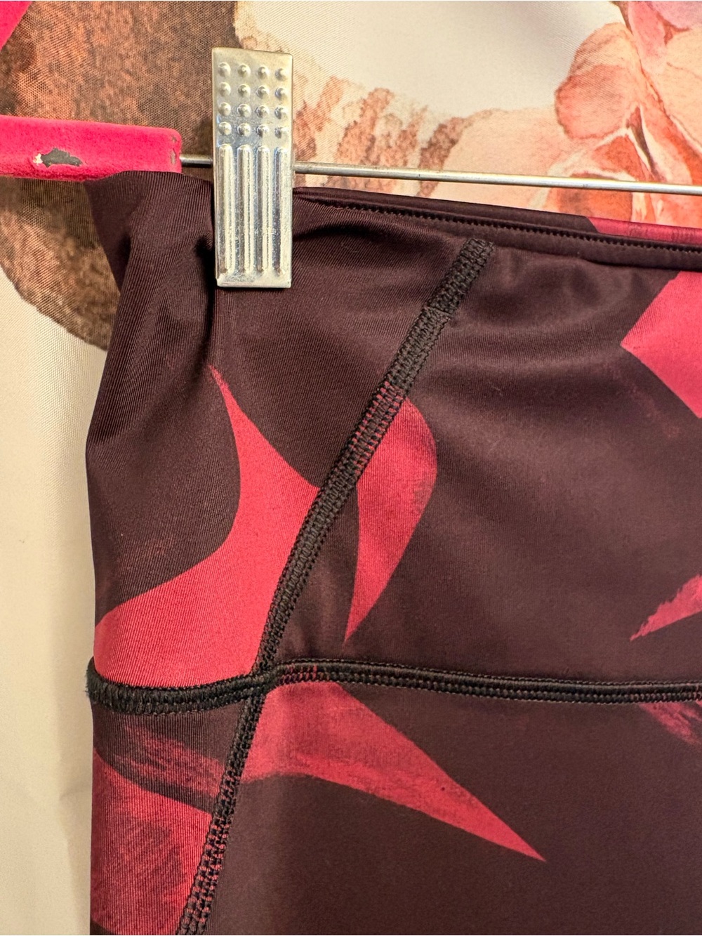 Size 8 lululemon Abstract Print Cropped Leggings - Picture 3 of 6